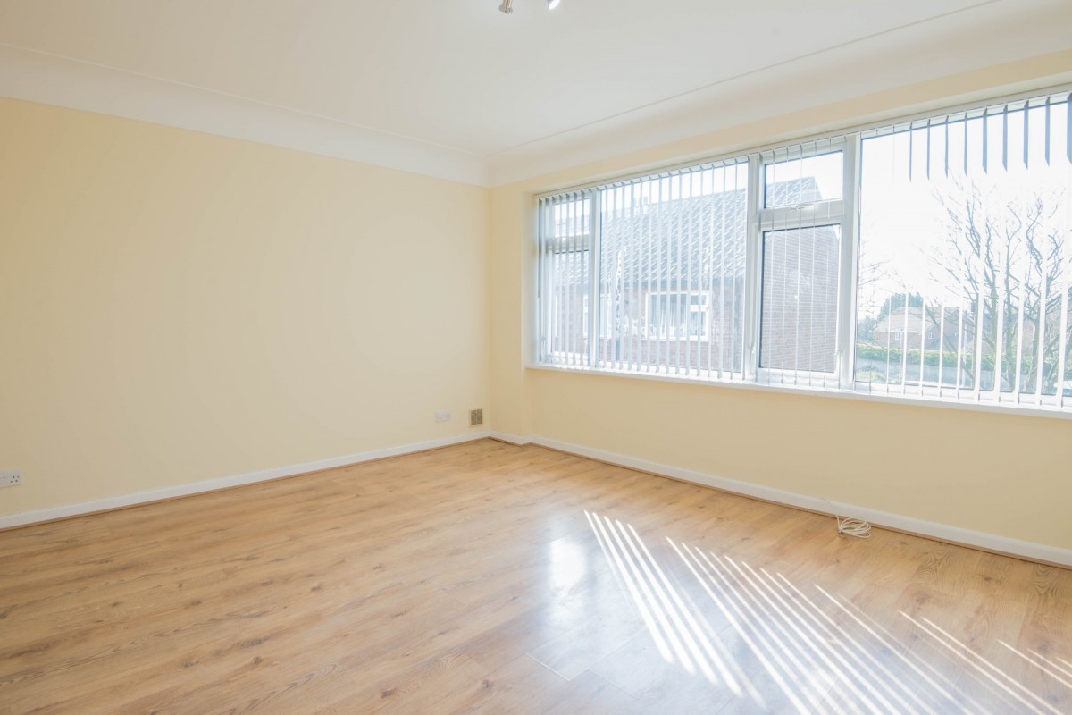 Images for Middlewood Road, Aughton. EAID:08687f08a08fe74e934a560e18eb0ef1 BID:1