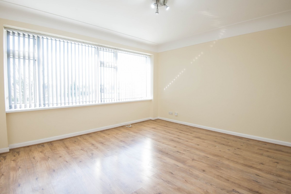 Images for Middlewood Road, Aughton. EAID:08687f08a08fe74e934a560e18eb0ef1 BID:1