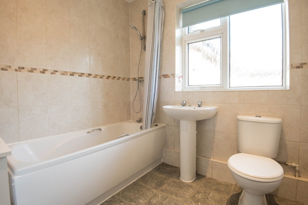 Images for Middlewood Road, Aughton. EAID:08687f08a08fe74e934a560e18eb0ef1 BID:1