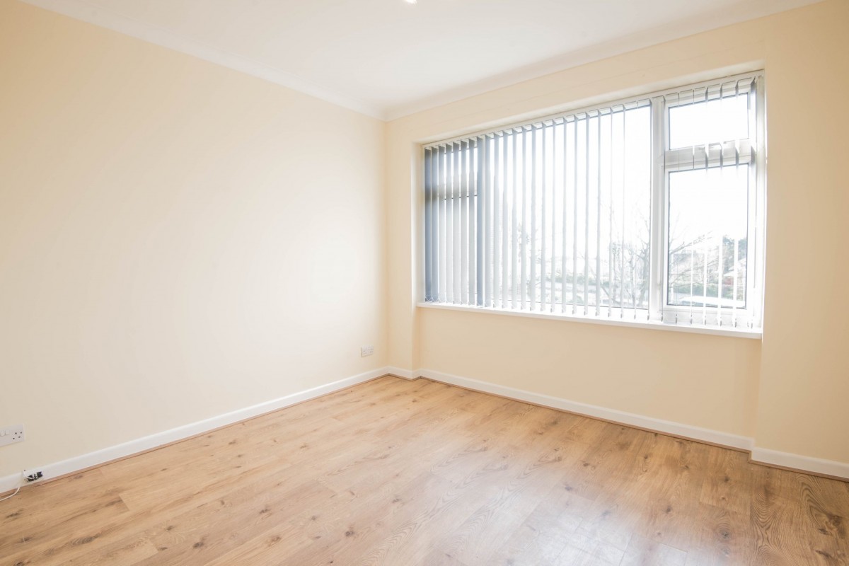 Images for Middlewood Road, Aughton. EAID:08687f08a08fe74e934a560e18eb0ef1 BID:1