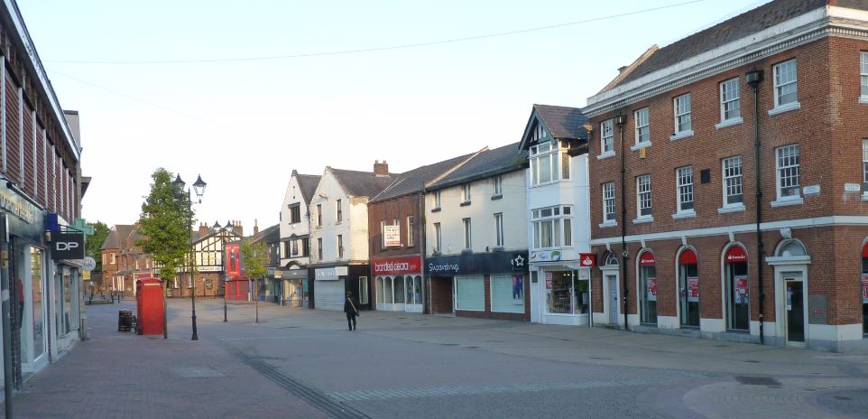  IMPROVEMENTS TO TOWN CENTRE ENCOURAGED