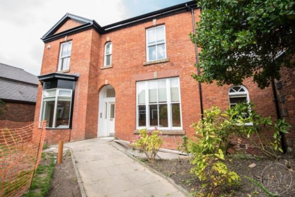 Town centre luxury in new student development!